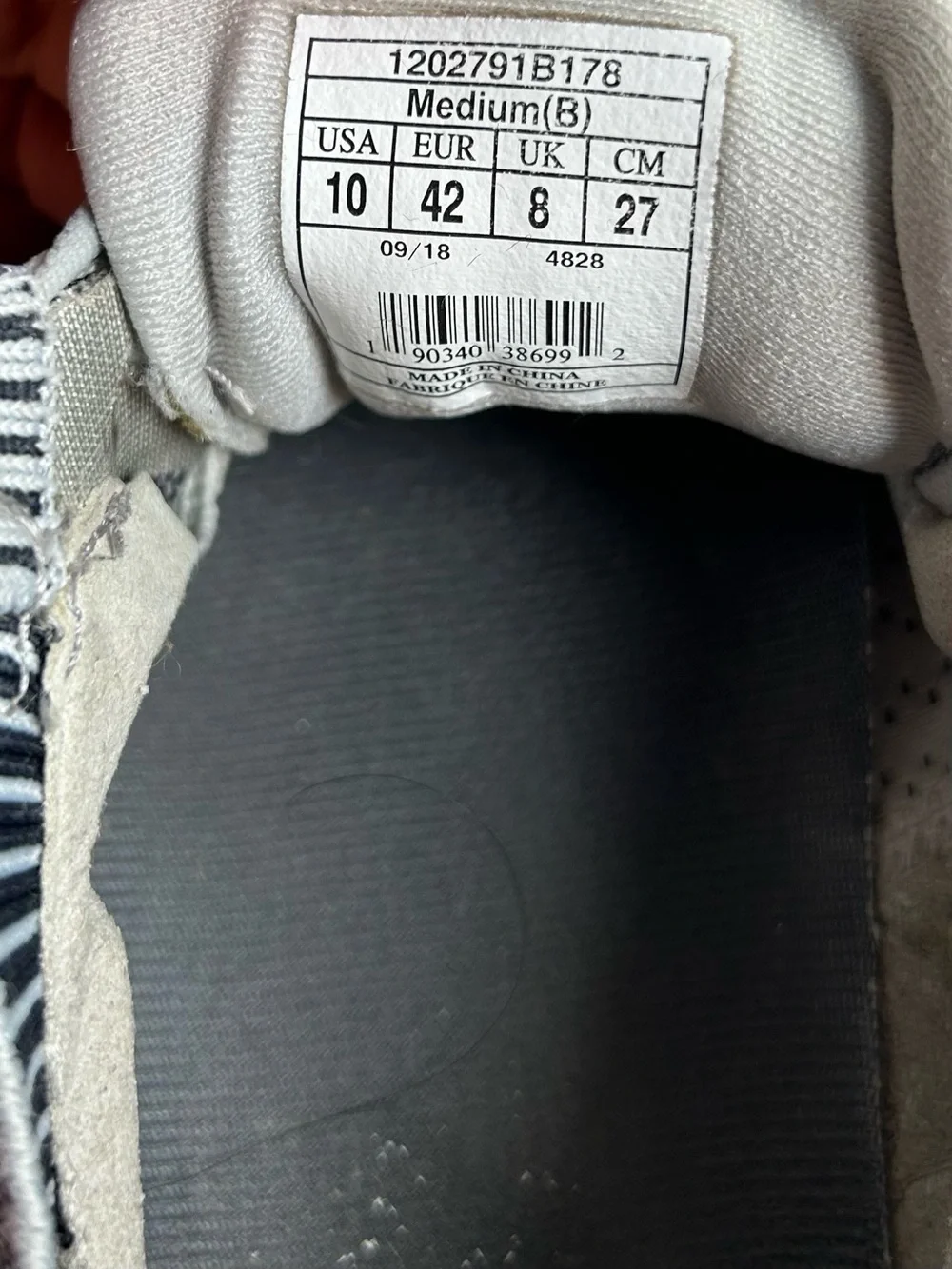 Brooks Levitate 2 running shoes women’s size 10 gray white athletic sneakers
